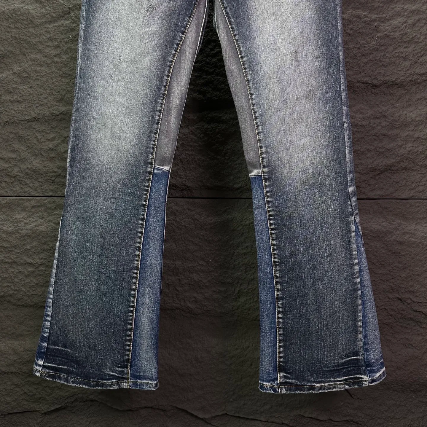 PURPLE BRAND 2026 New Arrival Washed, Distressed and Spliced ​​Couple's Style Washed Loose Bootcut Jeans High Version High Version Top Ceiling Quality Styles with different washed textures, very friendly to people with thin legs and thick legs. The bootcut version is very flattering to the leg shape. Moderate length that never goes out of style, easy to match with casual, basic styling for various styles, a must-have in the wardrobe! The fabric is stiff but also makes the upper body soft without losing texture. The washing process is even more perfect. It is a must-have item for everyone! ! ! Washed wheat, hang tag, pants label, three labels complete Color: washed blue Size: 28, 30, 32, 34, 36 (five sizes)